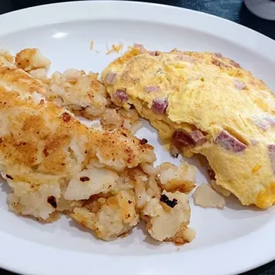 Scrambled eggs with house potatoes