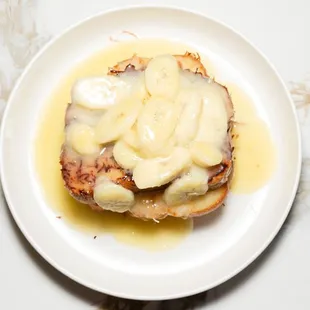Caribbean French Toast
Double-dipped golden brown French toast loaded with banana and toasted coconut, served with banana syrup.