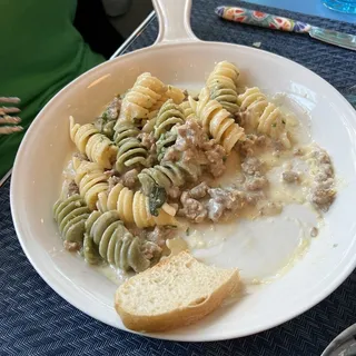 Fusilloni alla Salsiccia e Taleggio