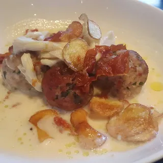 Pork Meat Balls with Mongetes & Anguilas