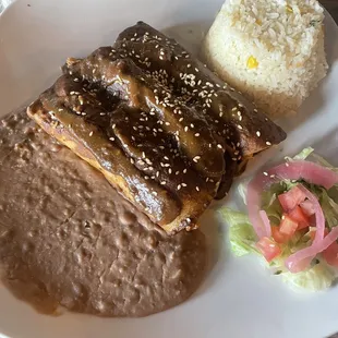 Enmoladas (enchiladas de mole con pollo)
