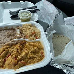 Choripollo with rice, beans, tortillas and salsa verde.