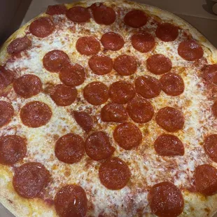 Large pepperoni pizza