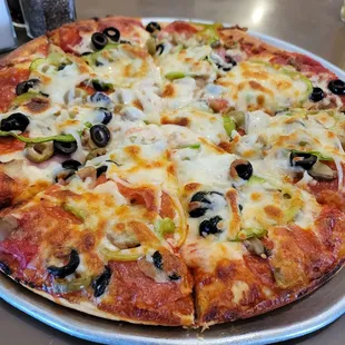 This is the House Special. Medium is 8 slices. So good!