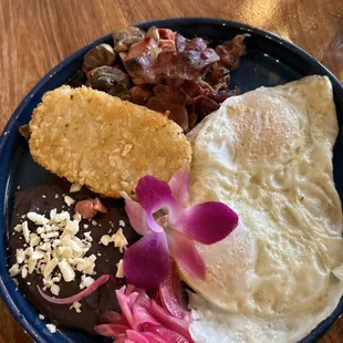 Por Mis Huevos plate, looks delicious