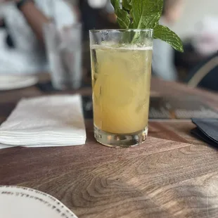 Pineapple mojito