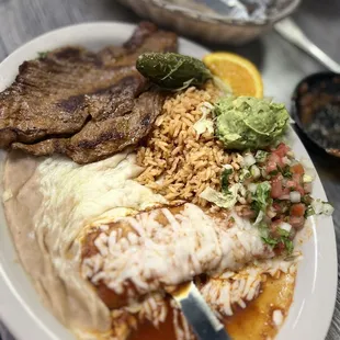 Carne azada con enchilada