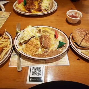 Kids chicken nugget plate Kids cheeseburger plate Combo plate 2 items Combo plate 3 items