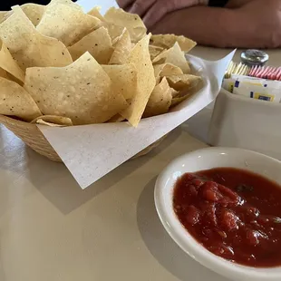 Chips n Salsa - The salsa is alright. I was expecting better salsa. But it's FREE !!!