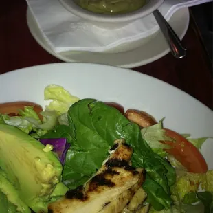 Ensalada de la casa with avocado dressing