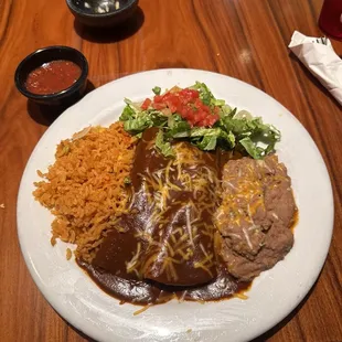 Mole enchilada