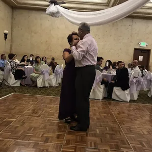 Dancing abrázame de Juan Gabriel !!!!.