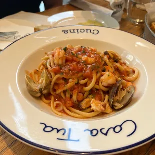 a plate of pasta and clams