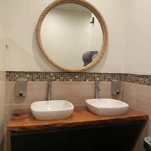 Women&apos;s restroom sink (clean)