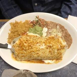 Evelia Burrito, cheesy and good flavors