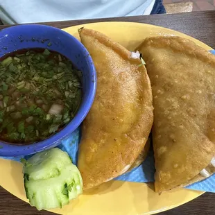 Quesobirria y consume