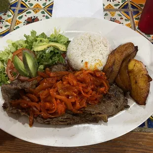 Bistec Encebollado.