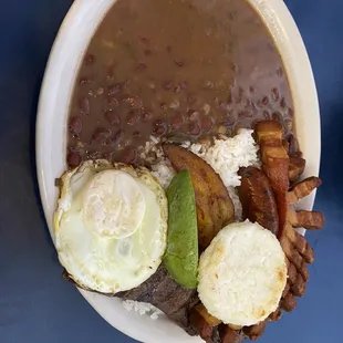 Bandeja Paisa. So mannnnyy beans.