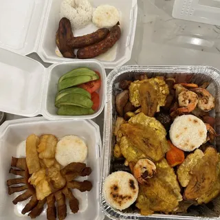 Chicharron Con Arepa Patacon O Yuca Frita