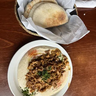 hummus with shawarma (chicken)
