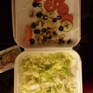 Heres their "DELUXE" salad for $6! What a joke !