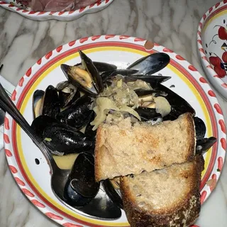 Mussels in Brodo