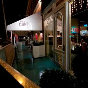 the outside of a restaurant at night