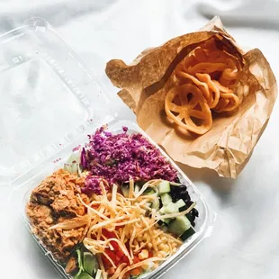 Classic Veg Salad with Tinga IG: @joyyeats