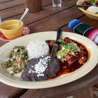 Enchiladas a la Cascabel Lunch