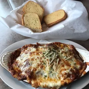 Baked lunch size cannelloni and garlic bread. Delicious.