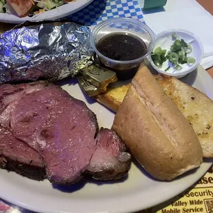 Saturday prime rib special - medium rare - excellent!!