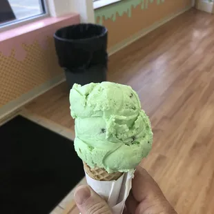 a hand holding an ice cream cone