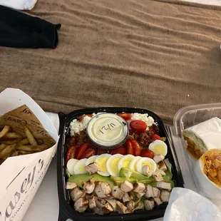 Lol beautiful food ! I ordered a wrap and fries and it was under 20 dollars for delivery so I got a salad . Fantastic job