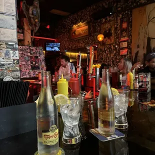 Bar hopped here - quintessential burger stop!