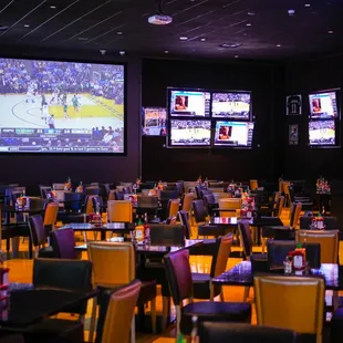 Zone 8 Sports Bar &amp; Grill