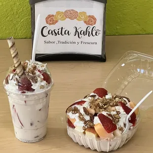 Fresas con crema (left) and biónico (right)