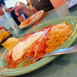 a plate of mexican food