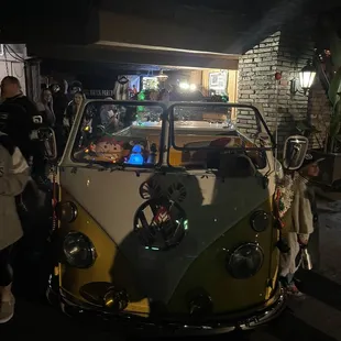 sushi and sashimi, interior