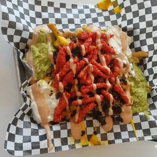 Crazy fries. Big portion, meat tastes good. Lots of sauce.