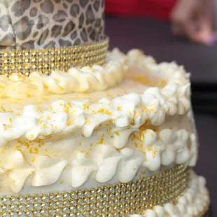 Pistachio cake (no food coloring) and a super delish yummy buttercream.