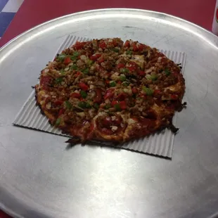 9 inch deluxe arrived on a pan for a 16 inch, making it look smaller. It had a big taste, though.