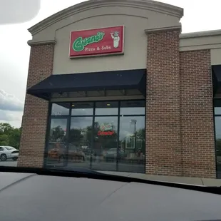 Absolutely the best Cassano pizza I have ever had and probably the friendliest staff we have ever came across.