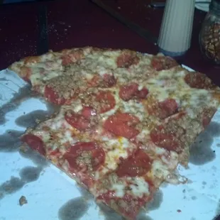 Sausage and peperoni pizza is delishous