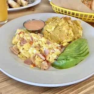 Brunch Sunday- Criollo scrambled served w/ aranitas and avocado.