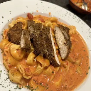 Tressel Tortellini with blackened chicken