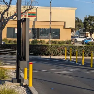 Drive thru clearance: 8', 8"