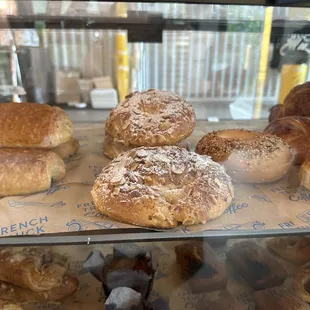 Lots of fresh bagels