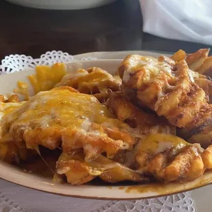 Curry cheese waffle fries