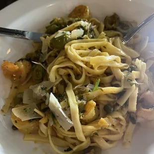 Linguine with Prawns, Capers, and sliced Green Olives