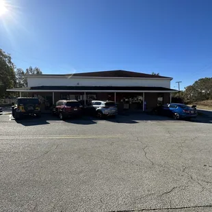 the outside of the restaurant